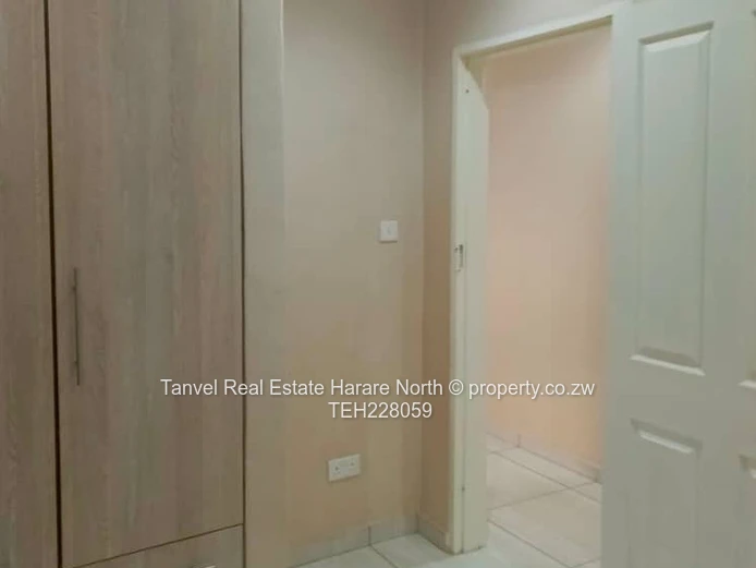 A Captivating house in Aspindale park With 4 beds,mes,lounge, dining,modern fitted kitchen.