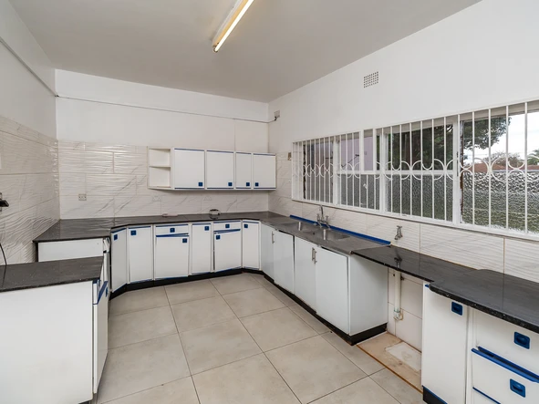 3 Bedroom Flat & Apartment