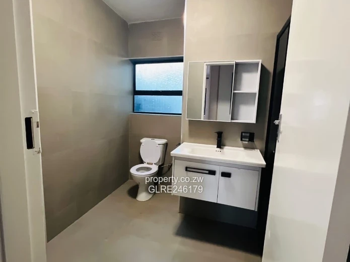 Modern 4-Bed Bluff Hill House with Borehole & Driveway
