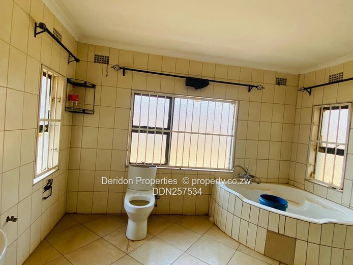 6-Bed Gletwin Park Home — Walled Garden, Double Garage
