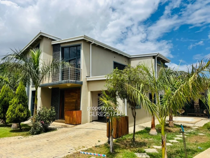 Highlands 4-Bed Furnished Flat with Solar & Pool