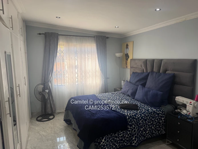 Spacious 3-bed Sunridge Home with Flatlet & Verandah