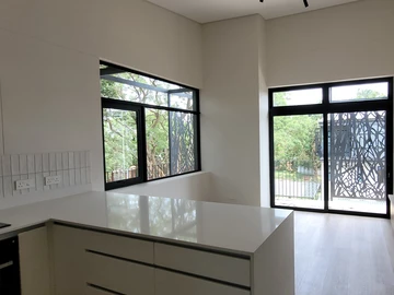 2 Bedroom Flat & Apartment