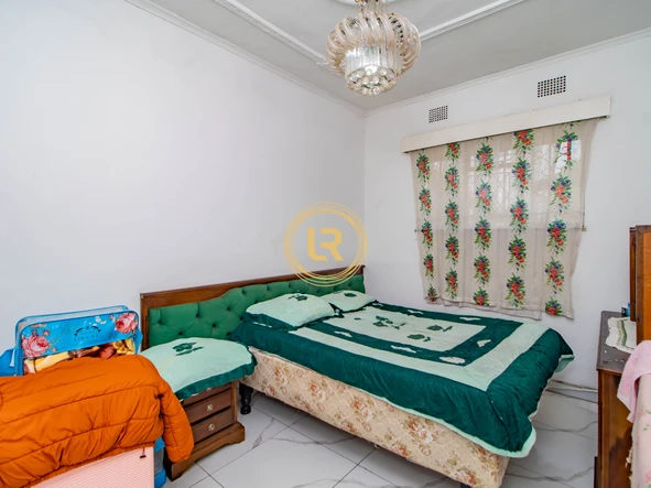 2 Bedroom Flat & Apartment