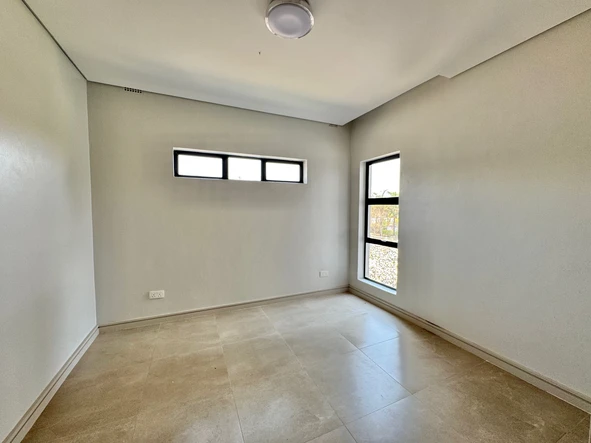3 Bedroom Flat & Apartment