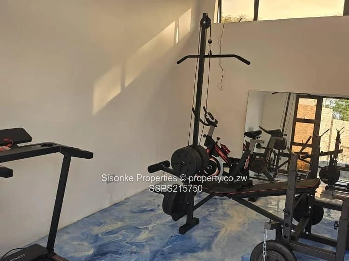 Luxurious 4-Bed House in Hogerty Hill with a club house and swimming pool