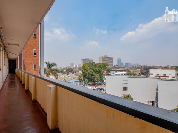 2 Bedroom Flat & Apartment
