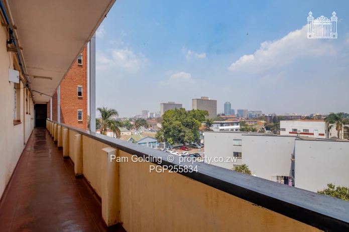 Riviera Court! A Stone Throw Away From Fife Avenue Shops!