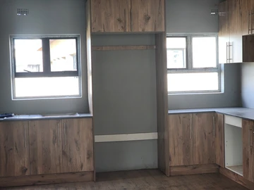 4 Bedroom Flat & Apartment