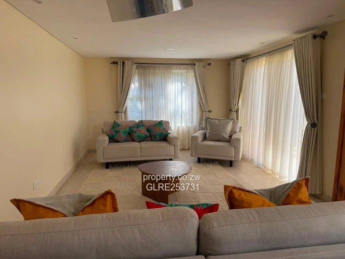 Sunny 3-Bed Apartment with Garden & Balcony in Greystone Park