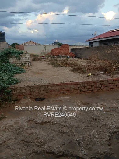 200m² Stand Southlea Park - Partly Walled & Access Controlled