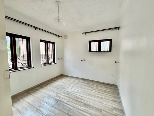 3 Bedroom Flat & Apartment