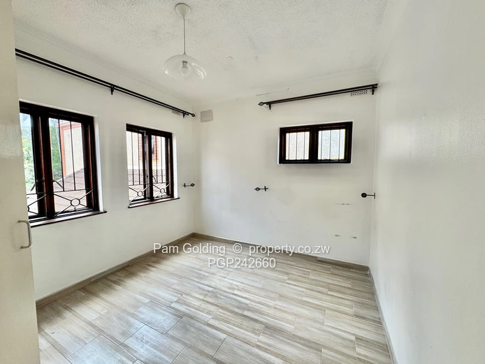 Charming  3 Bedroom Apartment - Newlands