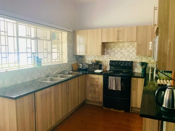 2 Bedroom Flat & Apartment