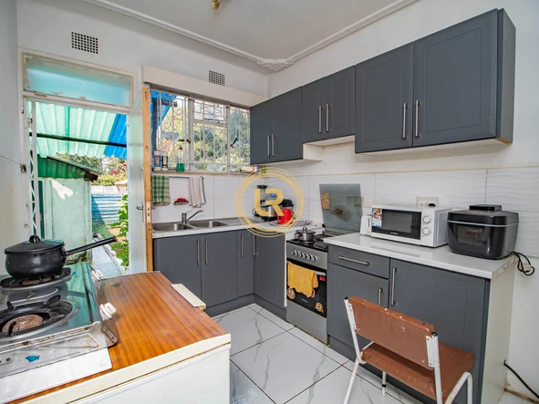 2 Bedroom Flat & Apartment