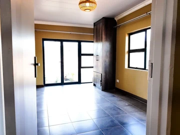 3 Bedroom Flat & Apartment