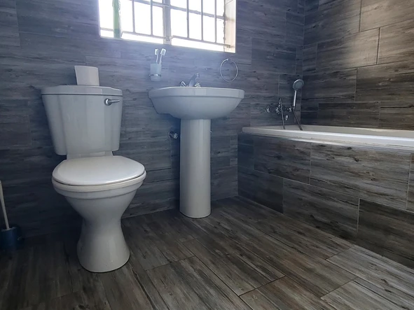 4 Bedroom Flat & Apartment