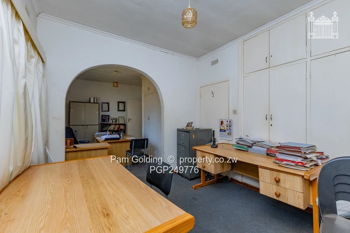 5Bedroom House on An Acre, Corner Property