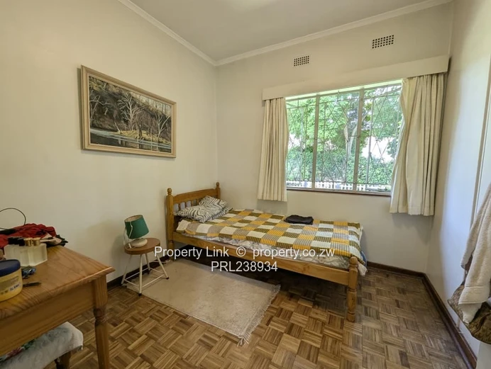 Neat 3 Bed 2 Bath Garden Flat in Avondale (Sole Mandate)