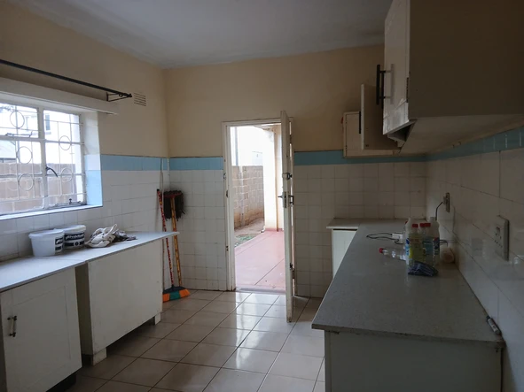 2 Bedroom Flat & Apartment