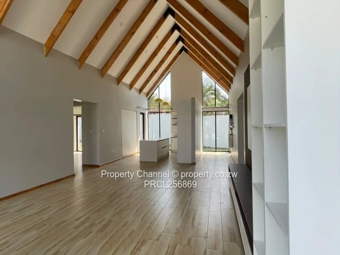 Stunning 3-Bed Home with Vaulted Beams & Kitchen Island