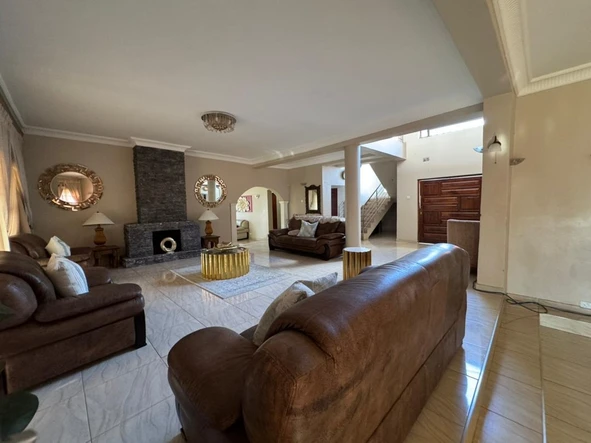 6 Bedroom House