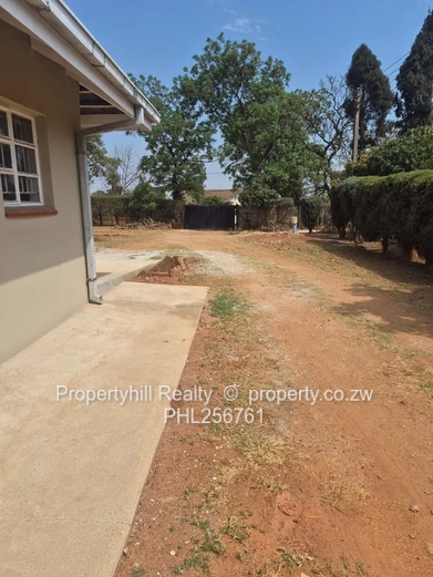 4-Bed Family Home On 5000m² With Borehole (Sole Mandate)