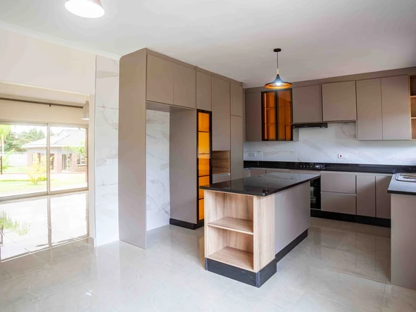 4 Bedroom Flat & Apartment