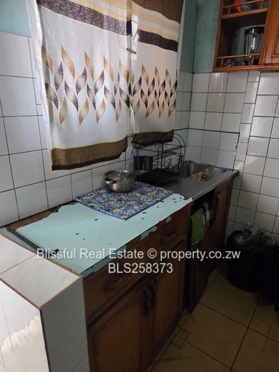 Mufakose 2-Bed Apartment - Tiled Floors & Fitted Kitchen (Sole Mandate)