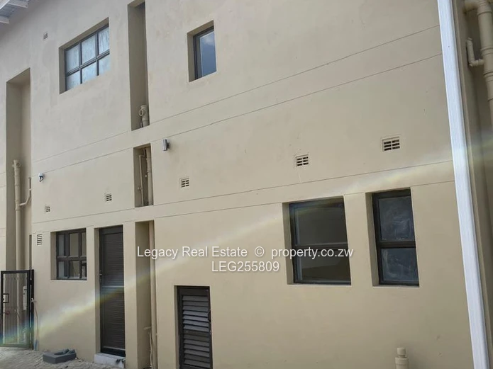 Golden Stairs 3bed duplex - En-suite & Borehole