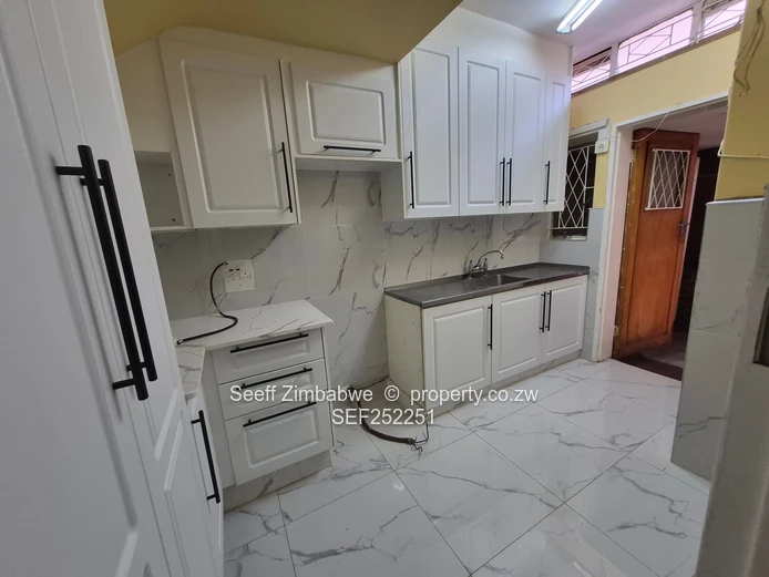 Modern 3-Bedroom Townhouse in Greystone Park, Gaydon Heights — 8-Unit Complex