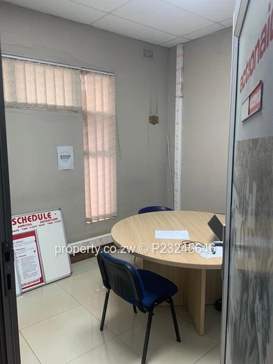 420 m² Milton Park Office - Borehole ,Paved Parking Space and Caretaker's cottage  (Sole Mandate)