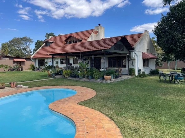 Emerald Hill New on the Market with nice borehole