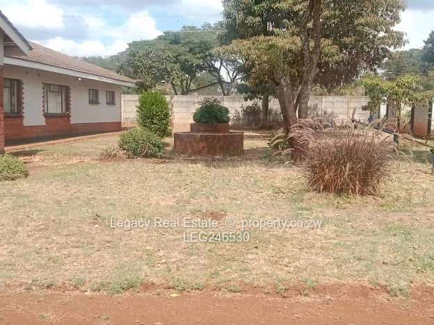 Imposing Marlborough Property With Borehole And Cottage,Large Title Deed Property .