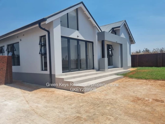 Modern 4-Bed House| Prime Location, Pomona