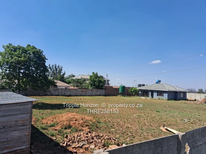 Fenced 2000m² Mandara Plot — Main Road Frontage