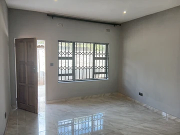 2 Bedroom Flat & Apartment