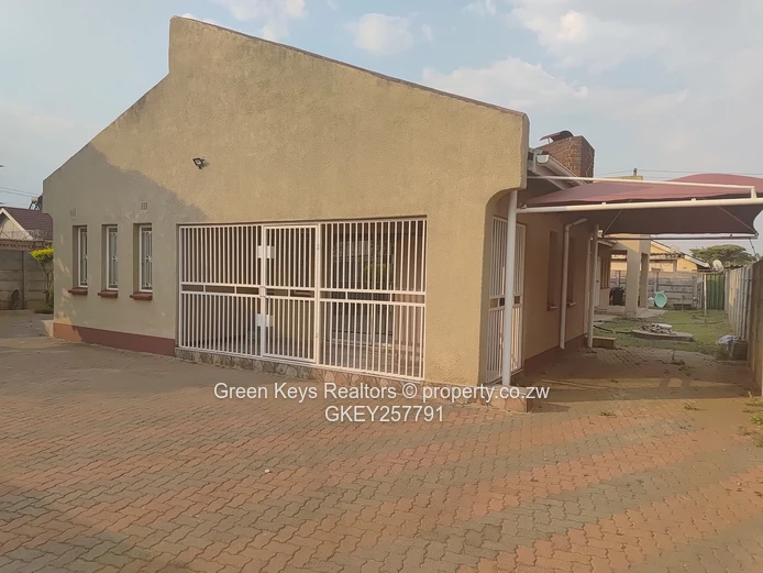 Vacant, mint, 4 beds+ study Tynwald North to rent (Sole Mandate)