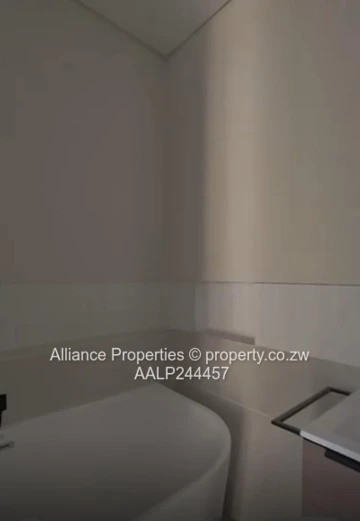 Greendale Coronation – Modern 4-Bedroom Home with Solar Backup & 24hr Security (USD $2,000)