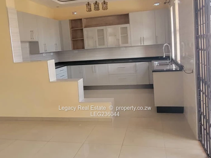 Executive Solar-Powered 5-Bedroom Cluster Home for Rent in Greendale,