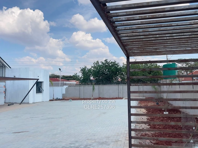 Spacious 3-Bed with Borehole, Carport & Modern Kitchen - Gletwin Park