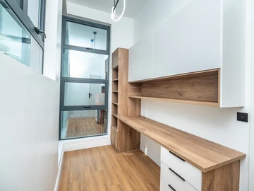 4 Bedroom Flat & Apartment