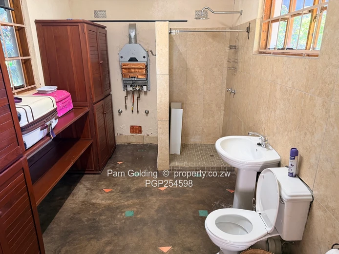 Stunning Property in Old Victoria Falls