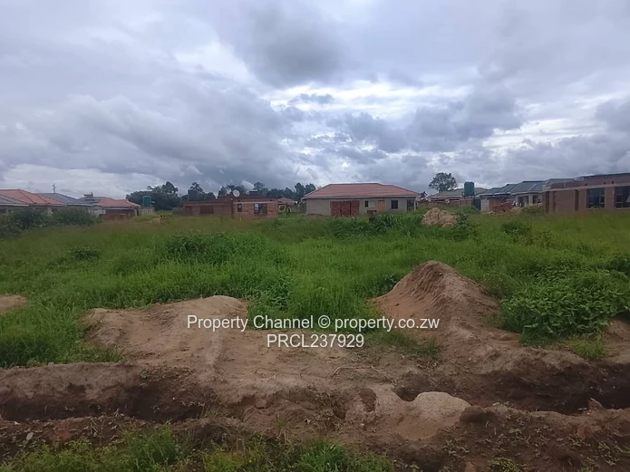 Serviced 200m² Stand on Tarred Main Road, Glen View 1