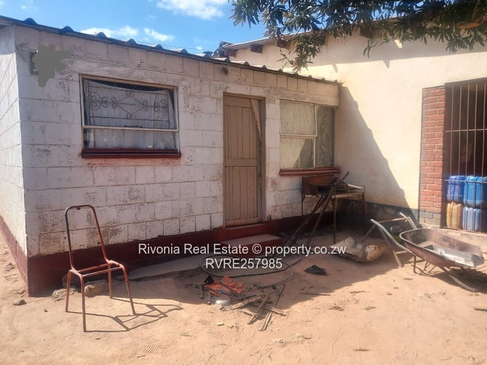 2-Bed Fixer-Upper in Zengeza 2— 200m², Mains ZESA