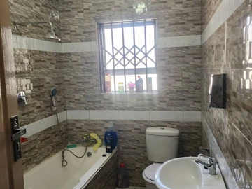 2 Bedroom Flat & Apartment