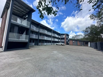 2 Bedroom Flat & Apartment