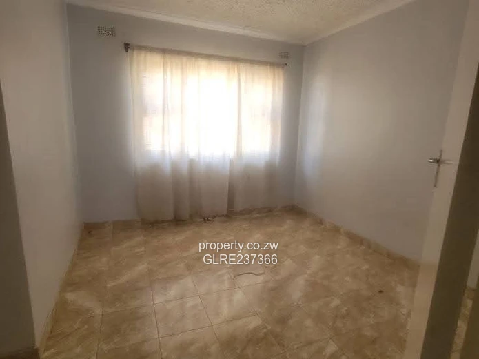 NEW BLUFFHILL ,WESTGATE Neat n spacious 3beds FULLHOUSE To Let