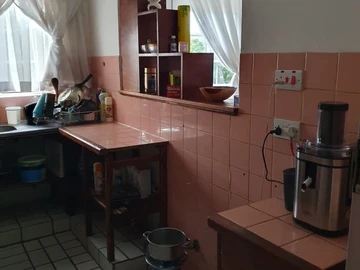 2 Bedroom Flat & Apartment