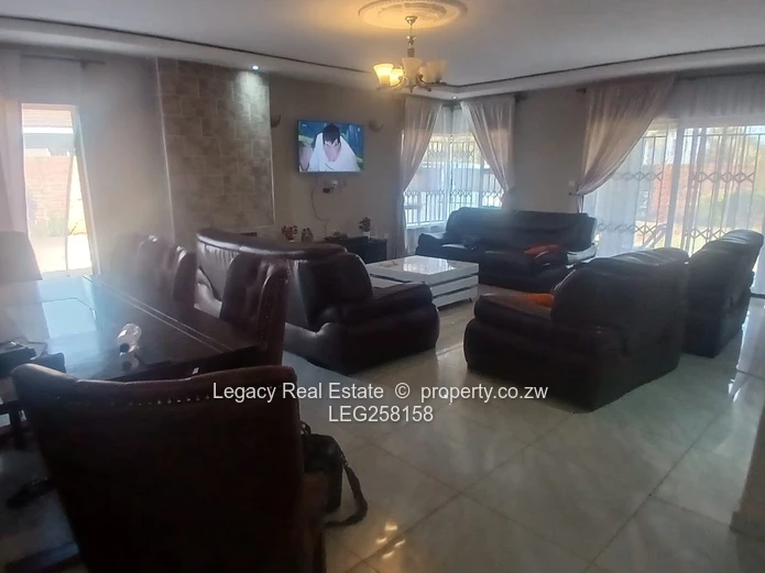 Spacious 4-Bed Home with Island Kitchen & Borehole